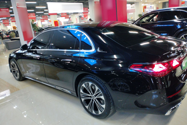 奔驰E级 2024款 改款 E 300 L 时尚运动型车身外观4