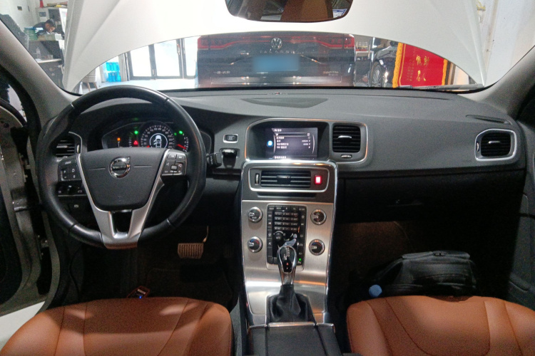 沃尔沃S60 2019款 S60L T3 智进版中控内饰12
