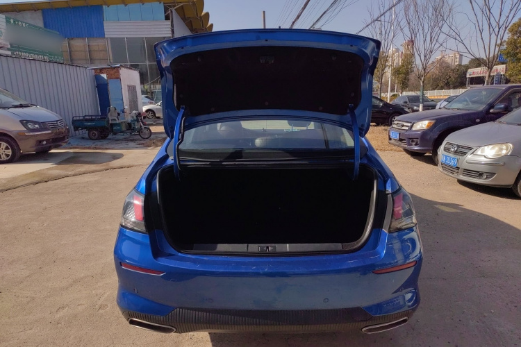 标致408 2019款 350THP 自动至尊版 国V机舱底盘23