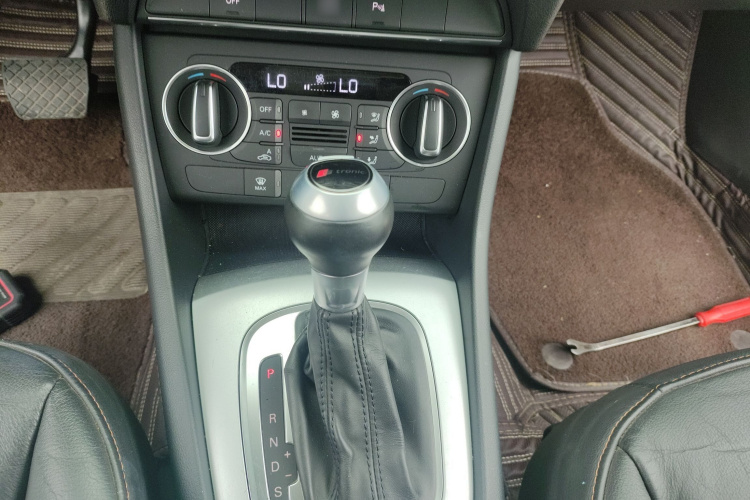 奥迪Q3 2018款 30周年年型 30 TFSI 时尚型局部细节18