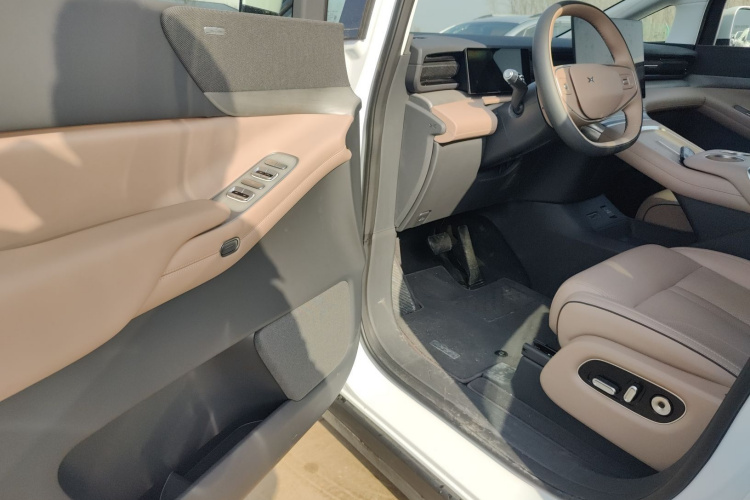 小鹏X9 2025款 740超长续航 Max中控内饰20