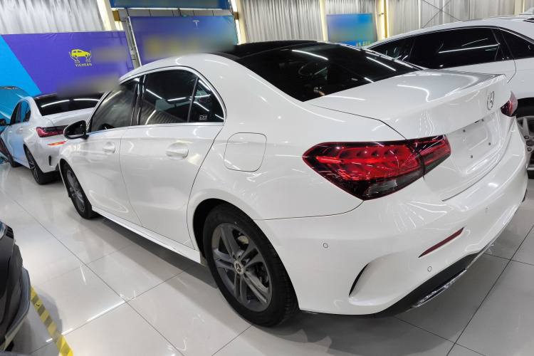 奔驰A级 2020款 改款二 A 180 L 运动轿车车身外观6003