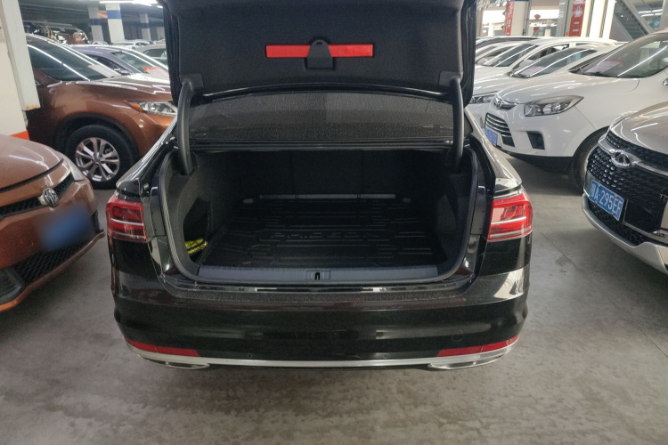 大众 辉昂 2021款 380TSI 豪华版机舱底盘23