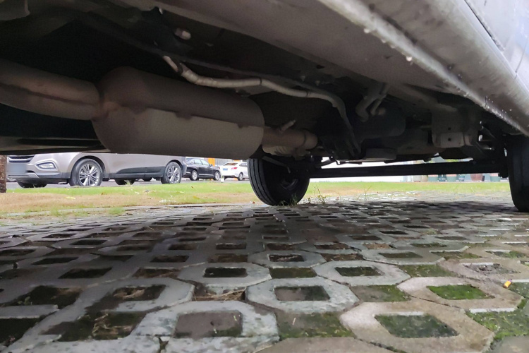 上汽大通MAXUS 新途V80 2023款 2.0T AMT经典傲运通短轴中顶5/6座局部细节9004