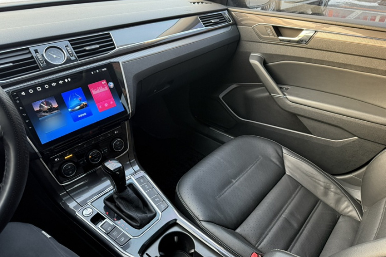 大众 帕萨特 2017款 330TSI DSG御尊版中控内饰7011