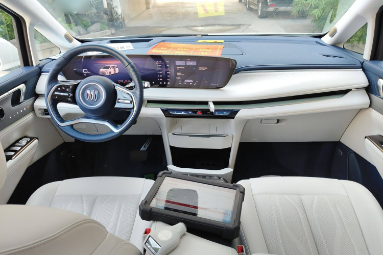 别克GL8新能源 2024款 陆尊 奢享版 6座中控内饰7002