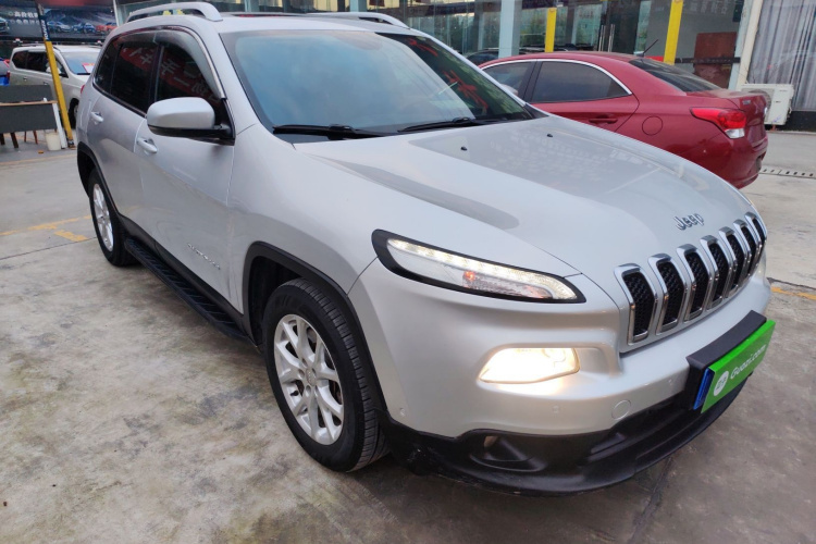 Jeep 自由光 2016款 2.4L 领先版车身外观3