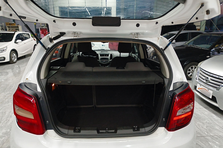 雪佛兰 爱唯欧 2014款 两厢 1.4SE AT 畅悠版机舱底盘23