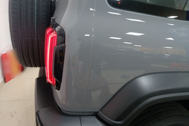 坦克300 2025款 2.0T 征服者车身外观6006