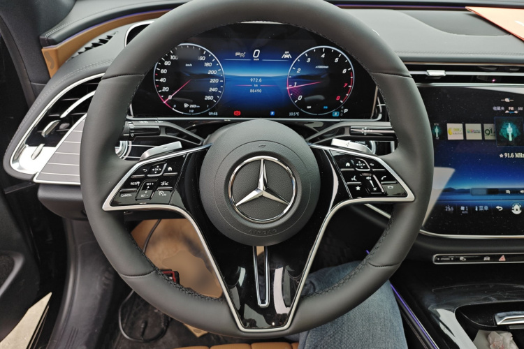 奔驰E级 2024款 E 260 L中控内饰13