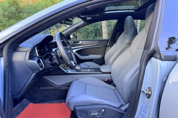 奥迪A7L 2024款 45 TFSI quattro RS 套件竞速版中控内饰7005