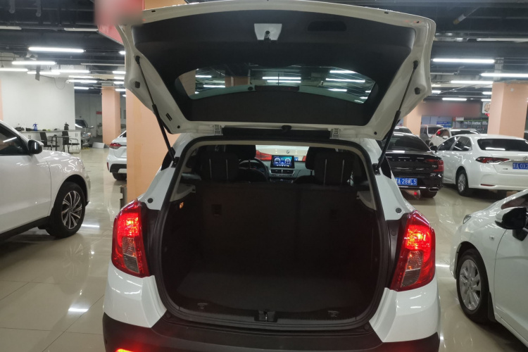 别克 昂科拉 2015款 1.4T 自动两驱都市精英型机舱底盘23