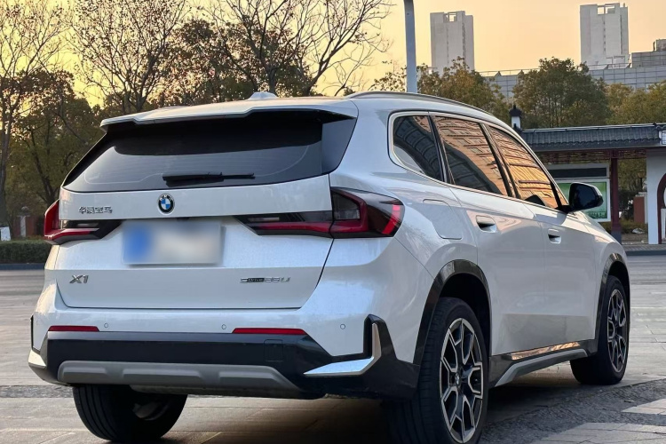 宝马X1 2023款 sDrive25Li X设计套装车身外观6008