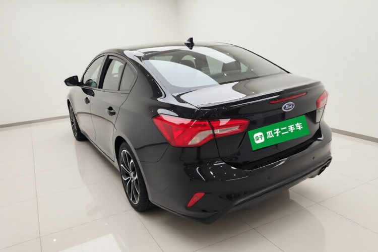 福特 福克斯 2020款 三厢 EcoBoost 180 自动ST Line车身外观5