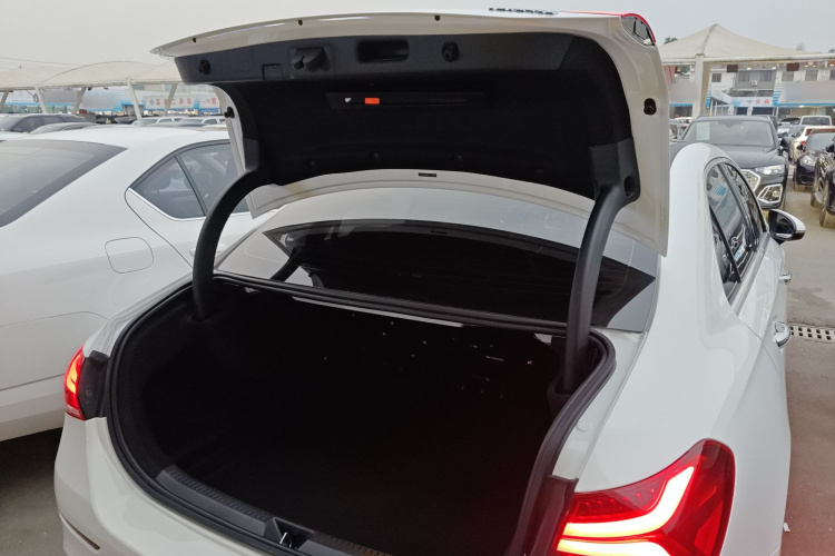 奔驰A级 2022款 改款三 A 200 L 运动轿车时尚型局部细节23