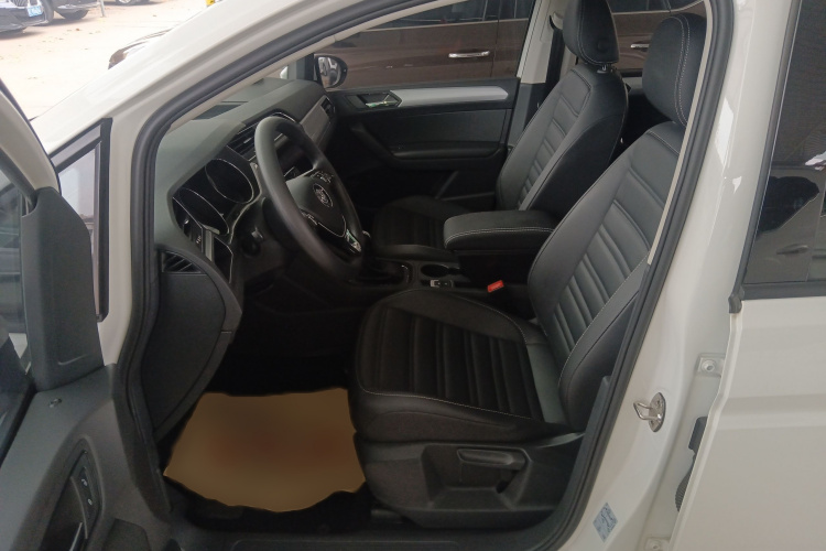 大众 2021款 途安L 280TSI DSG风尚版 7座局部细节19