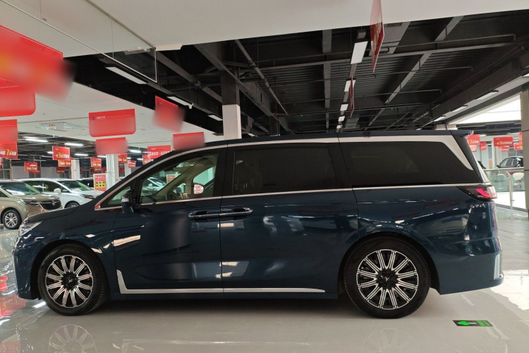 岚图汽车 岚图梦想家 2025款 EV 四驱旗舰鲲鹏版车身外观4