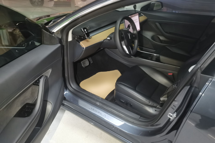 特斯拉 Model 3 2020款 标准续航后驱升级版中控内饰7003