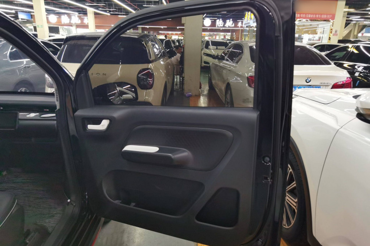 五菱汽车 宏光MINIEV 2022款 GAMEBOY 200km 玩咖款 磷酸铁锂中控内饰7006