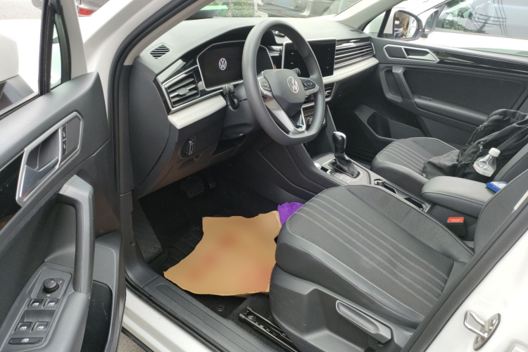 大众 途观L 2022款 330TSI 自动两驱舒享版中控内饰7003