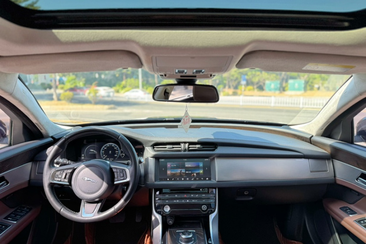 捷豹XFL 2018款 XFL 2.0T 250PS 豪华版中控内饰7004