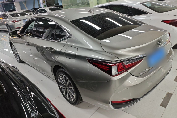 雷克萨斯ES 2023款 200 卓越版车身外观4