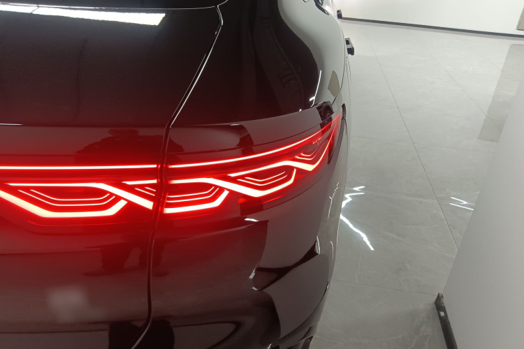 比亚迪 汉 2022款 DM-p 202KM 四驱旗舰型车身外观9