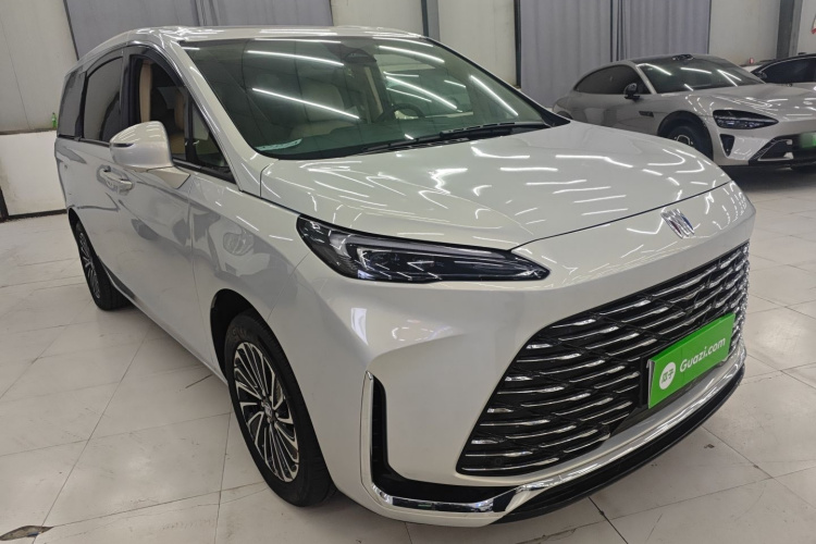 别克GL8新能源 2025款 陆尚 尊享版 7座车身外观3