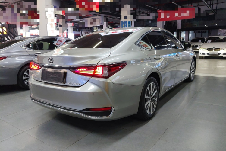 雷克萨斯ES 2023款 260 卓越版车身外观7