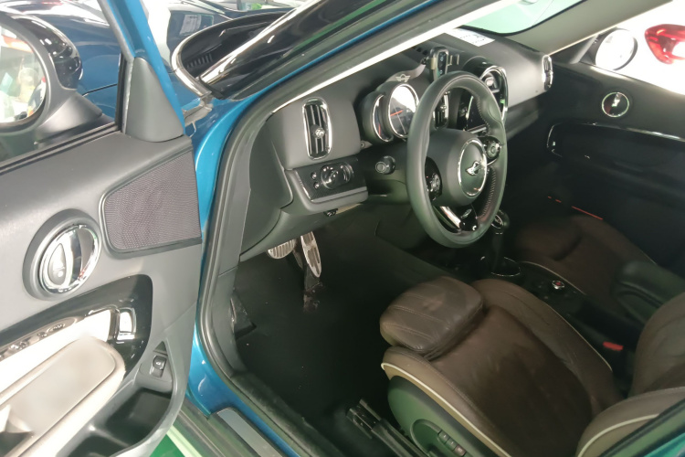 MINI Countryman 2018款 1.5T COOPER ALL4 艺术家中控内饰7003