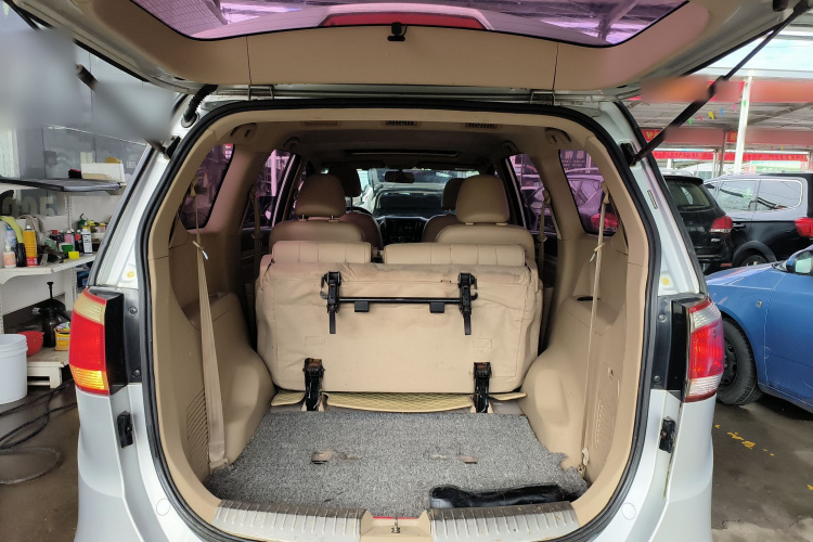 宝骏730 2014款 1.5L 手动豪华导航ESP版 7座机舱底盘23