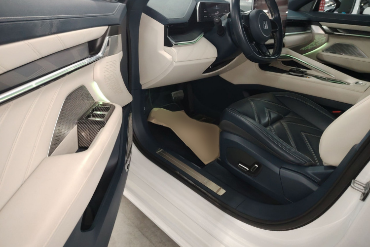 极氪001 2022款 长续航双电机 WE版中控内饰7003