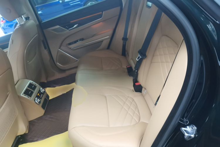 捷豹XFL 2022款 XFL 2.0T P250 两驱尊享豪华版中控内饰21