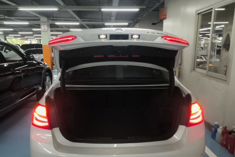 宝马3系 2019款 320Li 时尚型局部细节23