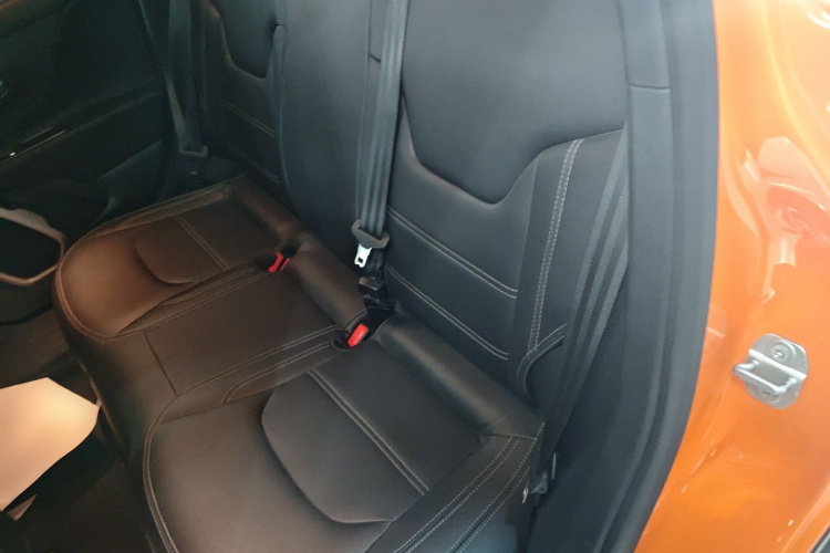 Jeep 自由侠 2017款 180T 自动高能版中控内饰21