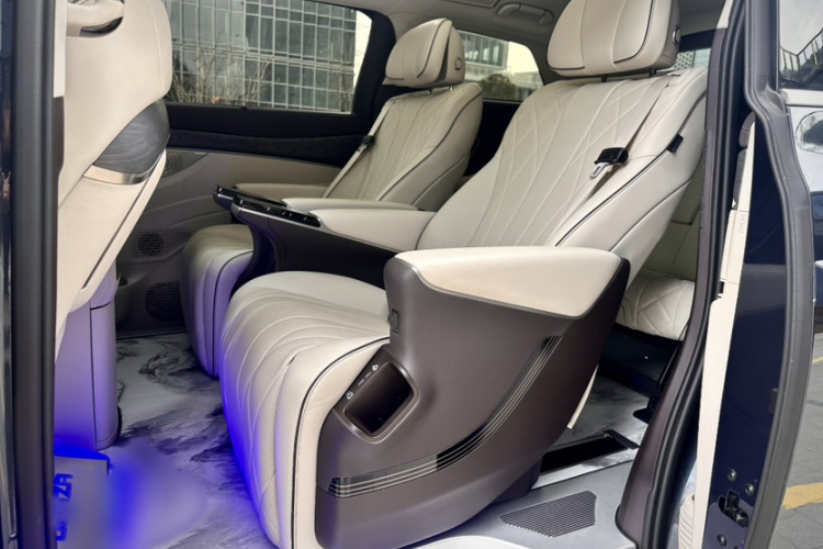 腾势D9 2024款 DM-i 1050 尊享型中控内饰7012