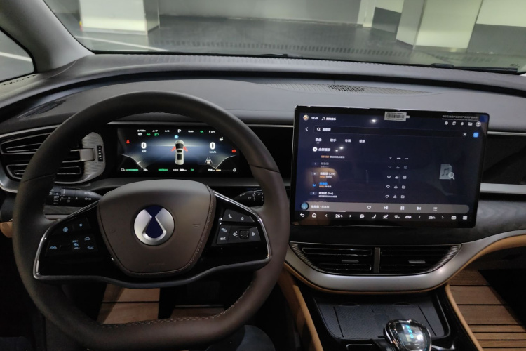 腾势D9 2024款 DM-i 980 四驱尊贵型中控内饰12