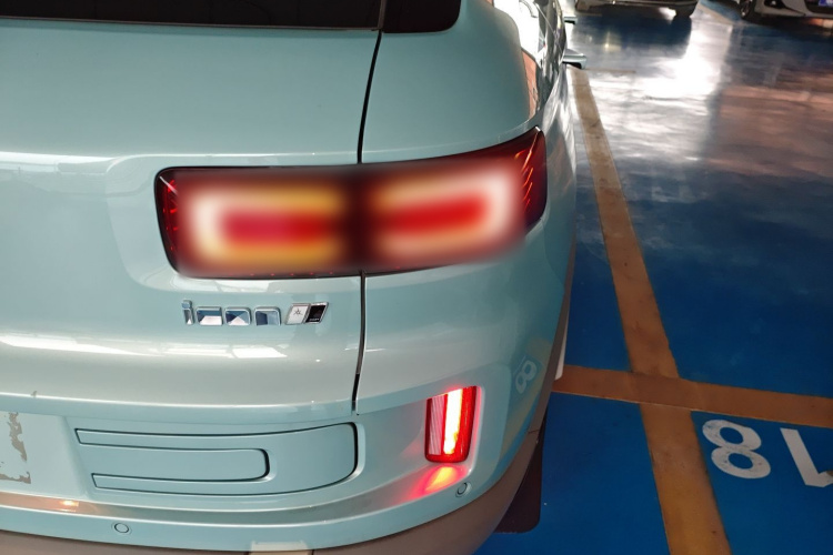 吉利汽车 吉利icon 2023款 1.5TD 巧克力醇巧版车身外观9