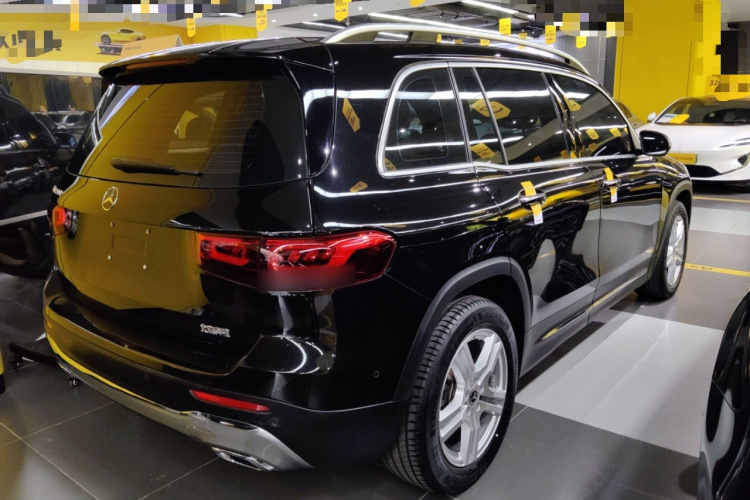 奔驰GLB 2021款 GLB 200 动感型车身外观7