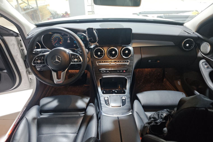 奔驰C级 2019款 改款 C 260 L 运动版中控内饰7002