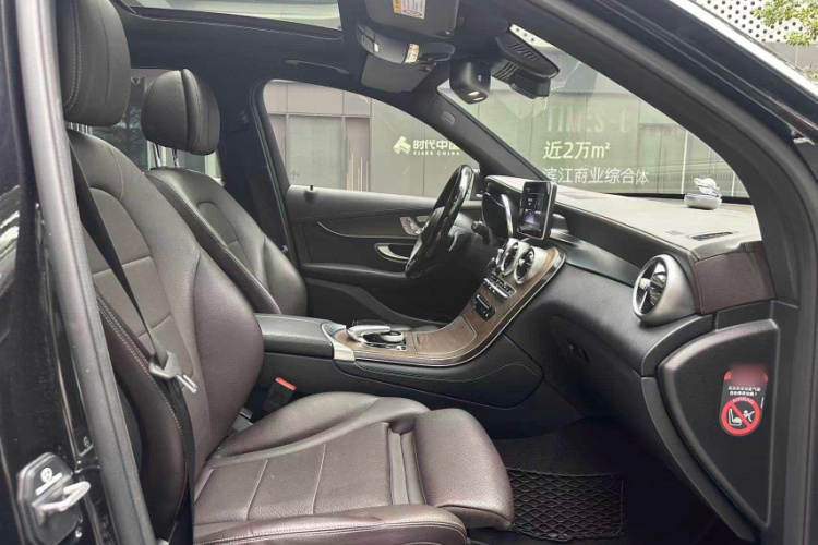 奔驰GLC 2018款 GLC 300 4MATIC 动感型车身外观6002