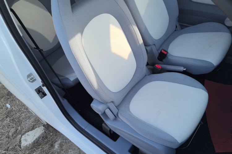 奔腾小马 2025款 222km 灵动马局部细节41