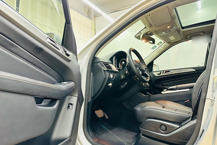 奔驰M级 2015款 ML 320 4MATIC中控内饰7003