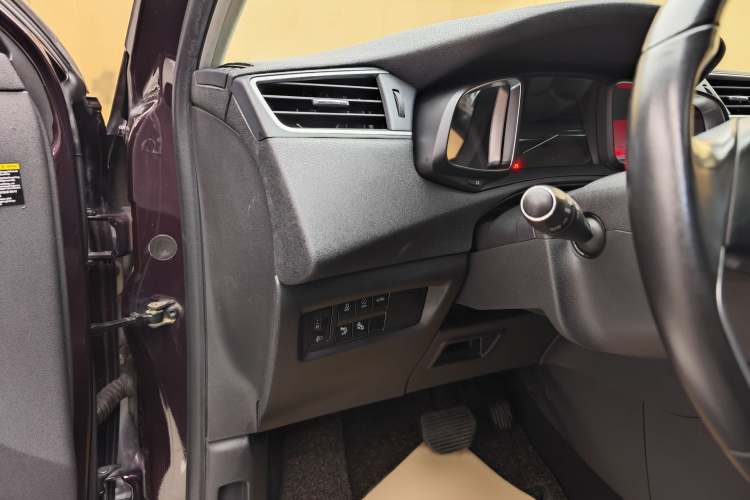 DS 5LS 2016款 1.6T 豪华版THP160中控内饰7013