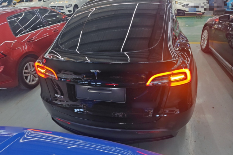 特斯拉 Model Y 2022款 改款 后轮驱动版车身外观6