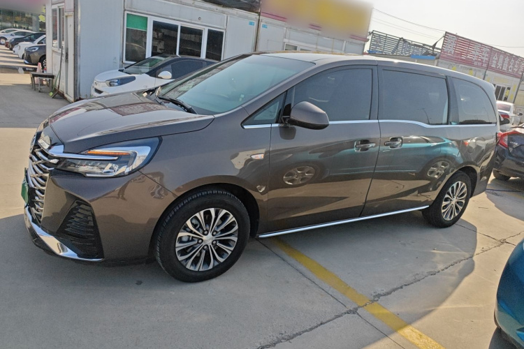 别克GL8 2023款 陆上公务舱 舒适型车身外观4