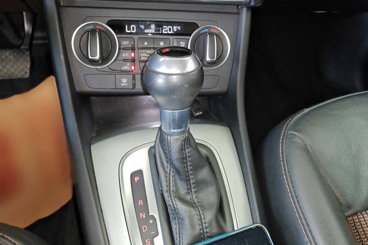 奥迪Q3 2018款 30周年年型 30 TFSI 时尚型局部细节18