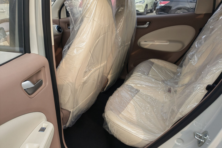 五菱汽车 宏光MINIEV 2025款 四门版 进阶款中控内饰7004