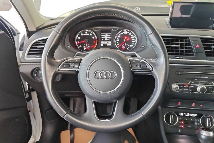 奥迪Q3 2018款 30周年年型 30 TFSI 时尚型局部细节13