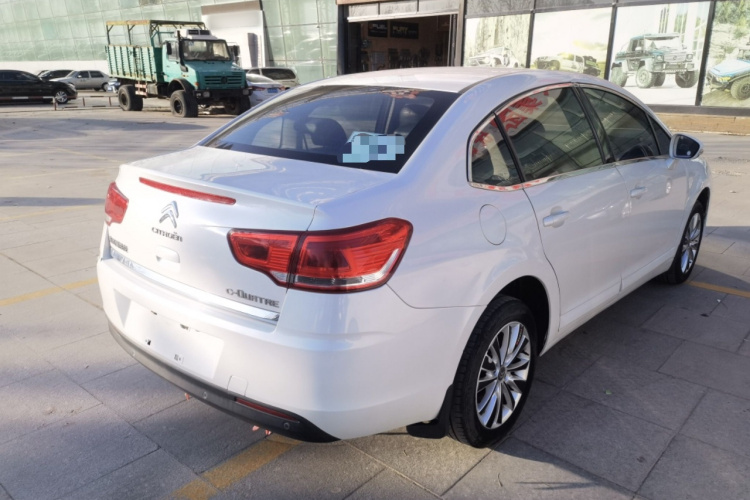 雪铁龙 世嘉 2016款 经典 三厢 1.6L 手动品尚型车身外观7